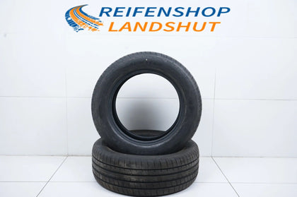 2 pneus d'été neufs de démonstration Goodyear 235/60/18 pouces DOT22