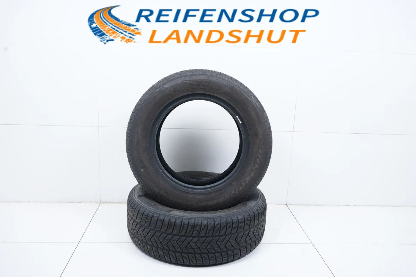 2x Pirelli winter tires 235 65 17 inch DOT21/20 MO approx. 5 mm tread depth