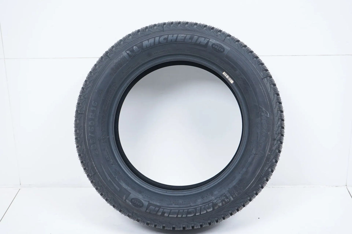 1x NEW Demo Winter Tire 205 60 16 inch Michelin DOT18 BMW* Detail view 2