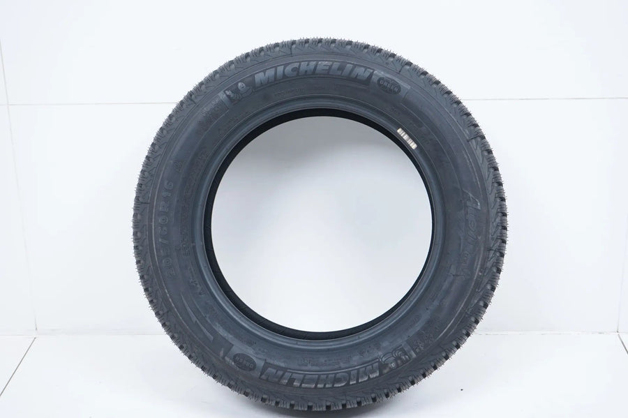 1x NEW Demo Winter Tire 205 60 16 inch Michelin DOT18 BMW*