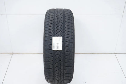 1x Winterreifen 245 45 18 Zoll Pirelli ca.5 mm DOT23 Bmw*RFT