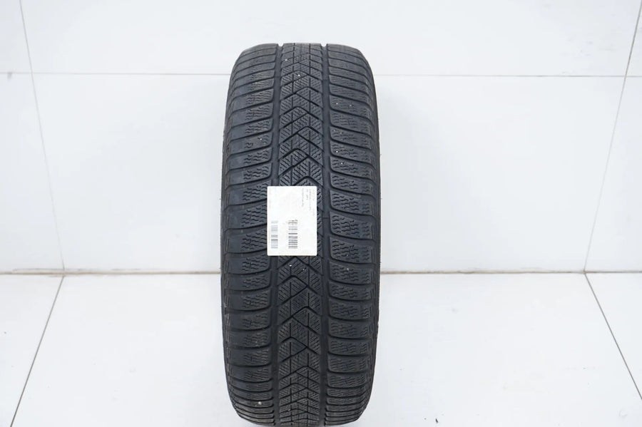 1x Winterreifen 245 45 18 Zoll Pirelli ca.5 mm DOT23 Bmw*RFT