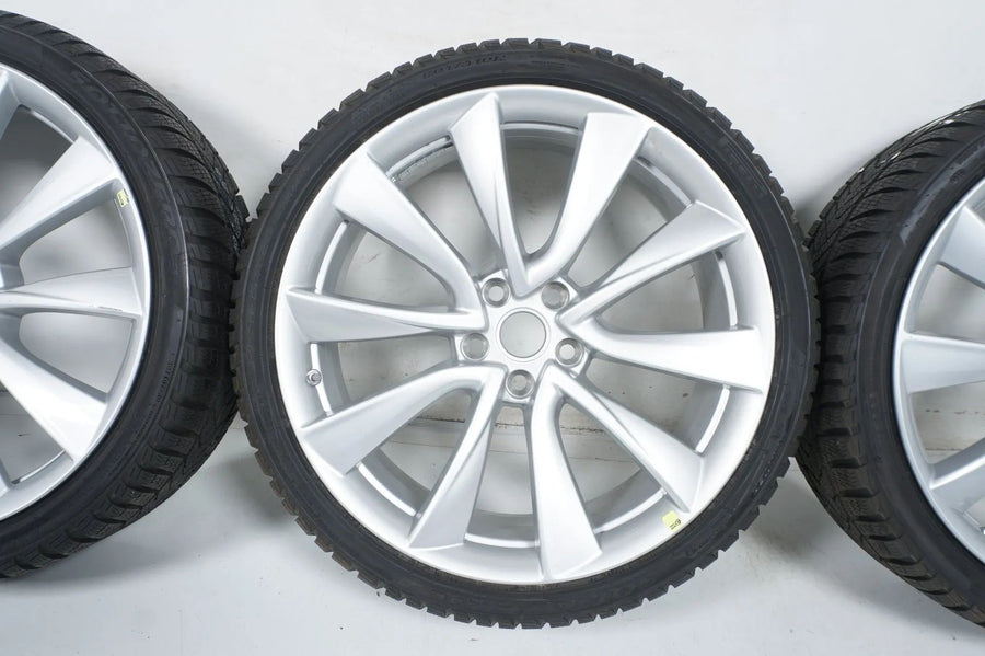 Like new Tesla Model 3 winter wheels 235/35/20 inch with sensors (valid until 2020)