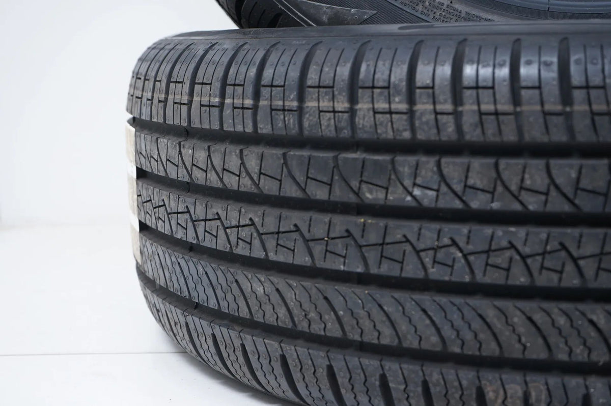 2 x New All-Weather Tires 235 55 18 inch Continental DOT23 MO RFT Detailansicht 6
