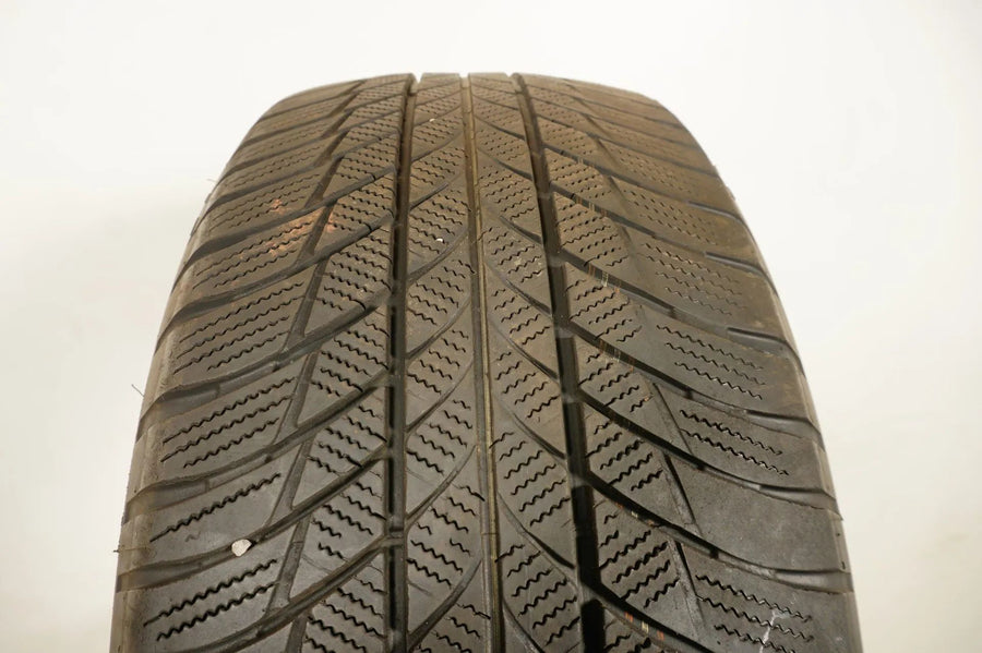4 pneus hiver Bridgestone 245/50 R19 pouces DOT18 BMW*, profondeur de sculpture d'environ 5 mm, RFT