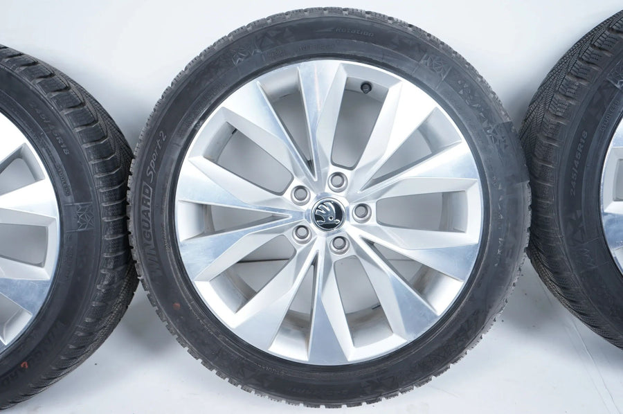Skoda Superb 3 3V Roues d'hiver Pneus d'hiver 245 45 18 pouces 8mm