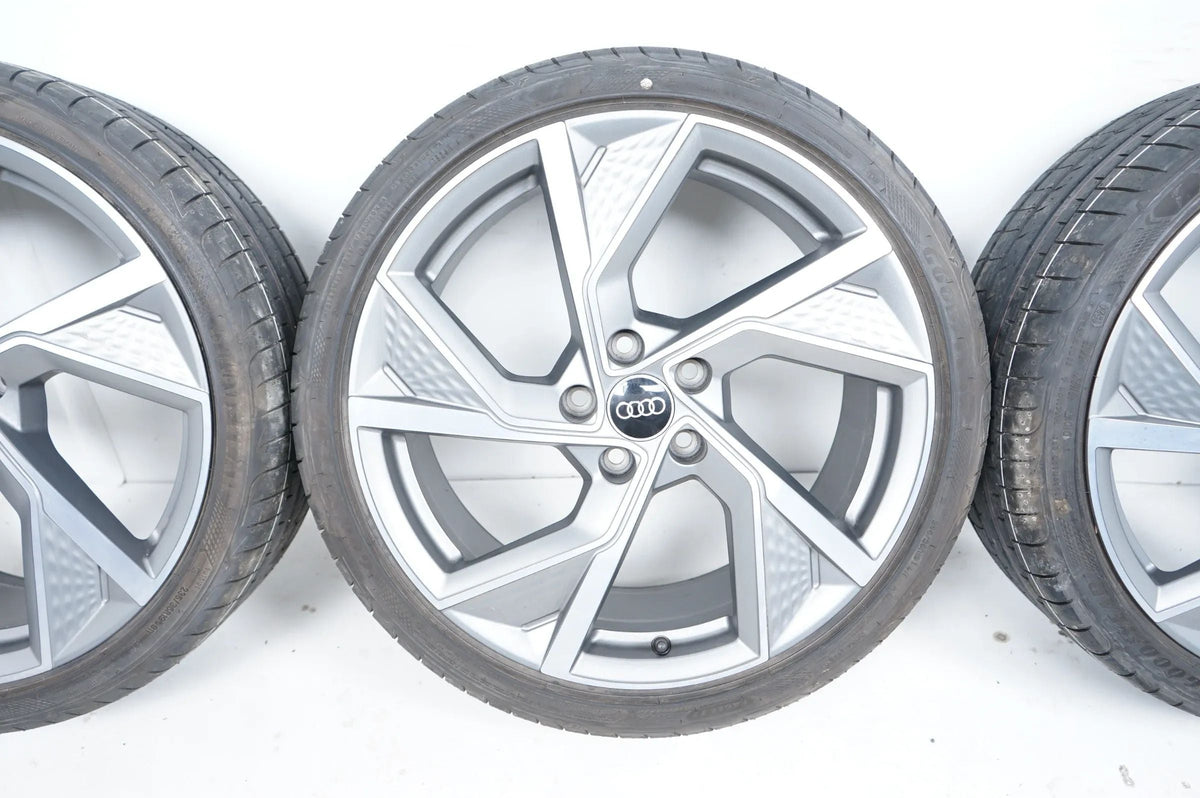 NEU Audi A3 S3 8Y Allwetterräder mit neuen Allwetterreifen 19 Zoll 8Y0601025Q