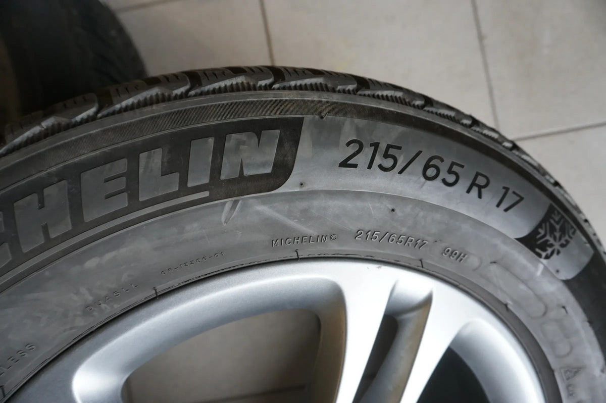 Original Mercedes GLA GLB X247 Alufelgen Winterräder Winterreifen 215 65 R17 6mm Vue détaillée 3