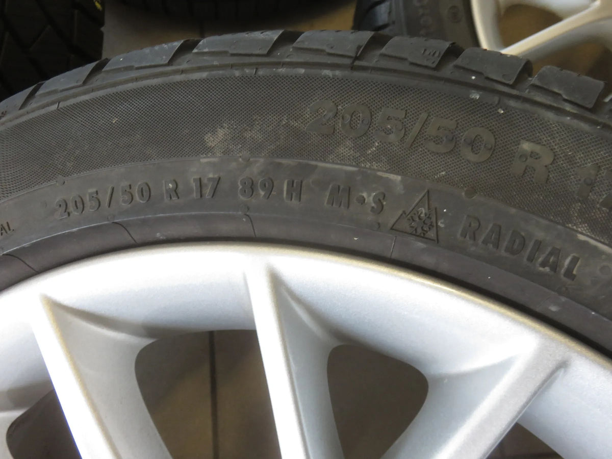 Original BMW 1er F20 2er 17 Zoll Alufelgen Winterreifen Winterräder 205 50 R17 Vue détaillée 3