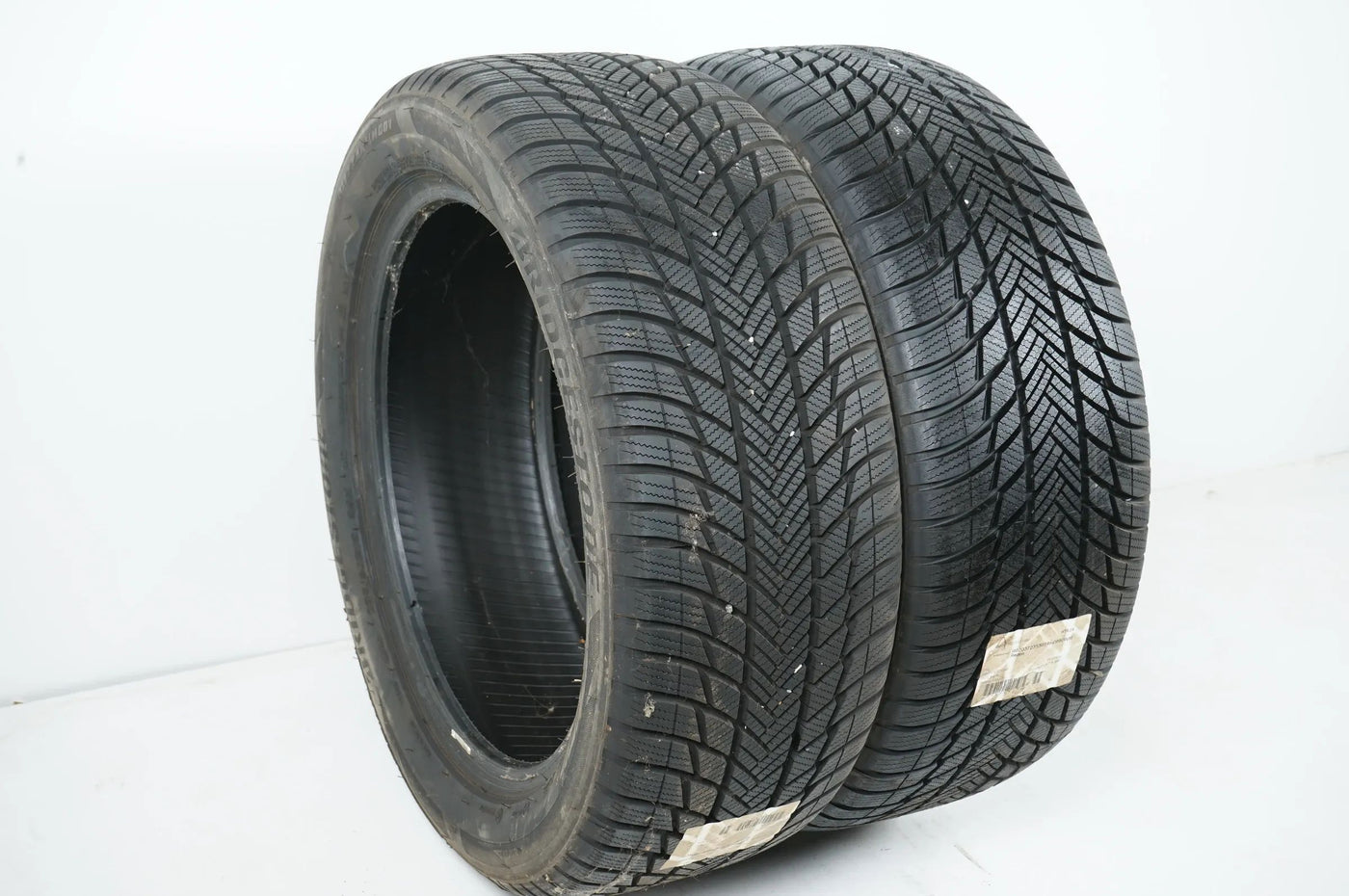 2x Pneus hiver Bridgestone 235 50 19 pouces DOT19 env. 8mm MO