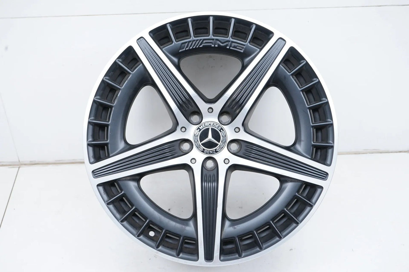 1 x Jante en aluminium Mercedes EQE W295 V295 20 pouces A2954012800 10,5J ET67