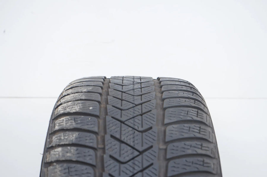 1 x Winterreifen Pirelli 225 45 18 Zoll DOT21 ca.4 mm MO RFT