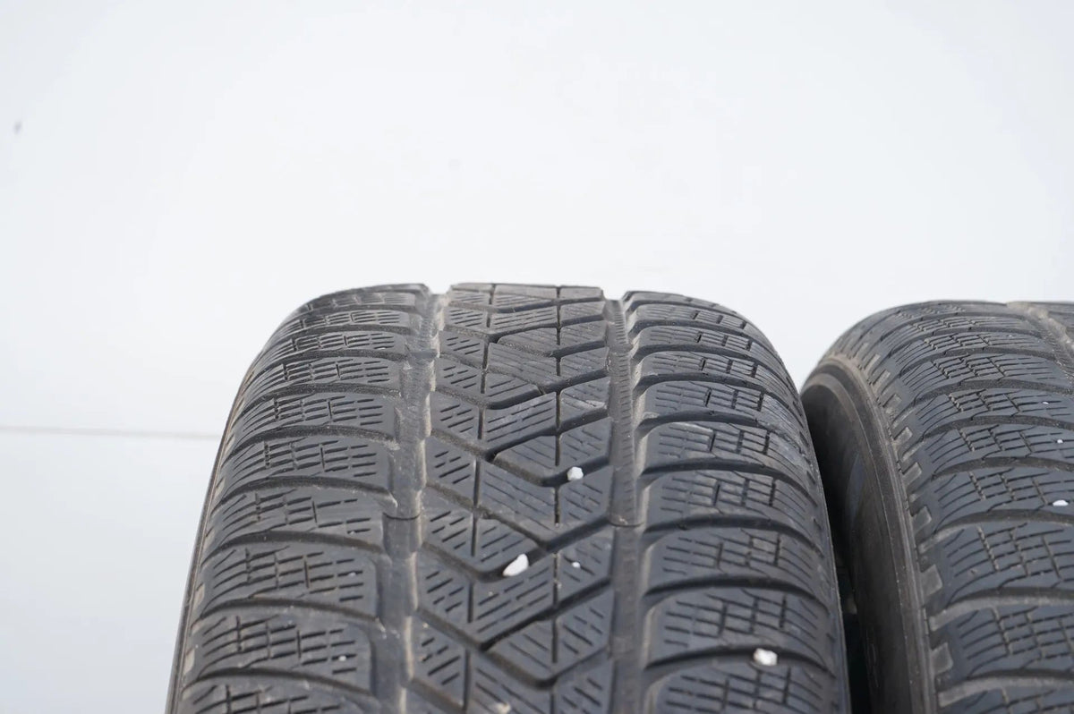 2x Pirelli winter tires 235 65 17 inch DOT20 MO approx. 5 mm tread depth Detail view 4