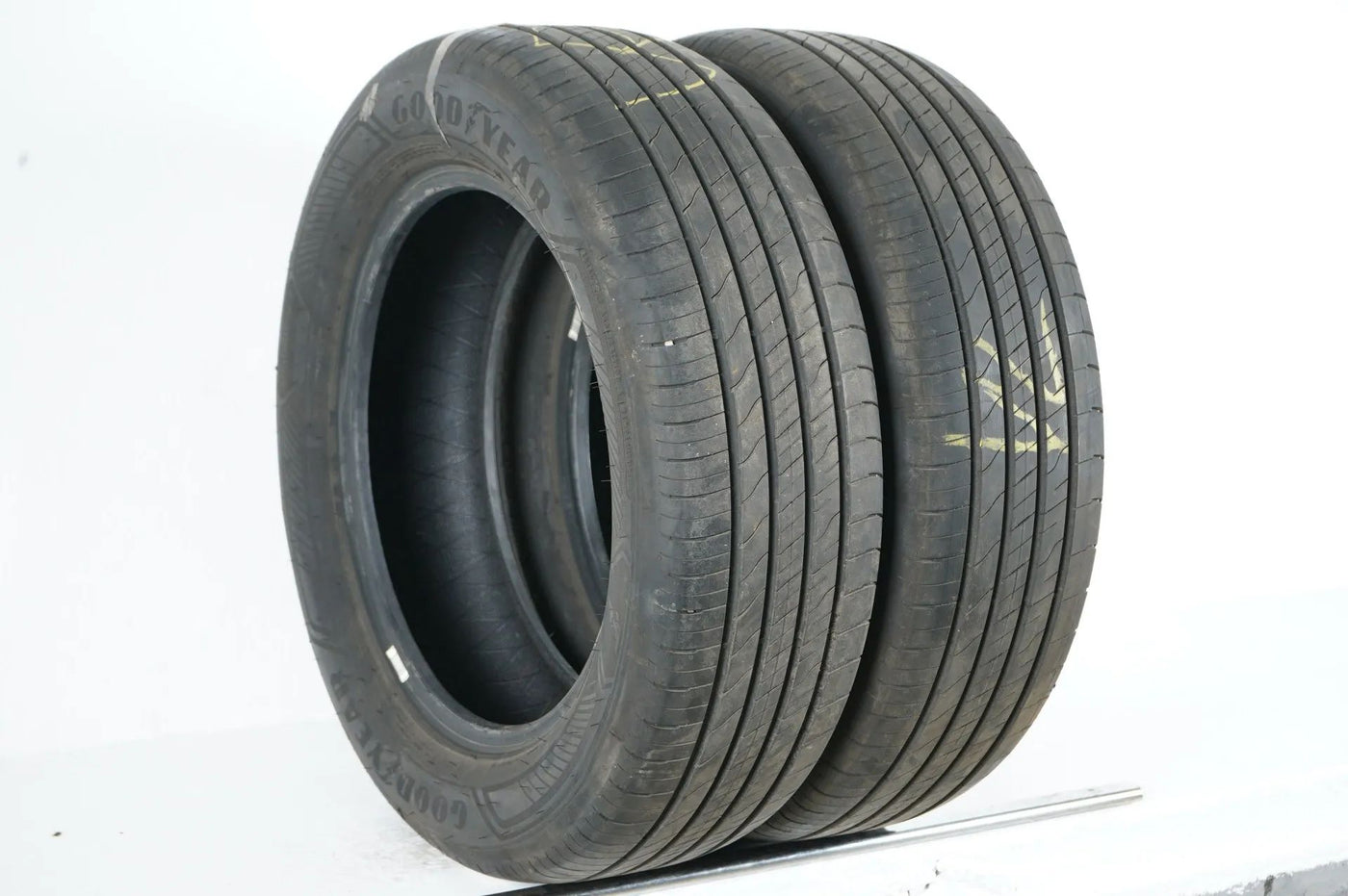 2 x DEMO Sommerreifen Goodyear 215 60 17 Zoll DOT24