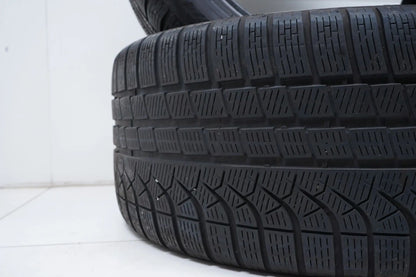 2 pneus hiver Pirelli 285/40/20 pouces, profondeur de sculpture d'environ 4 mm, homologués DOT23 BMW*