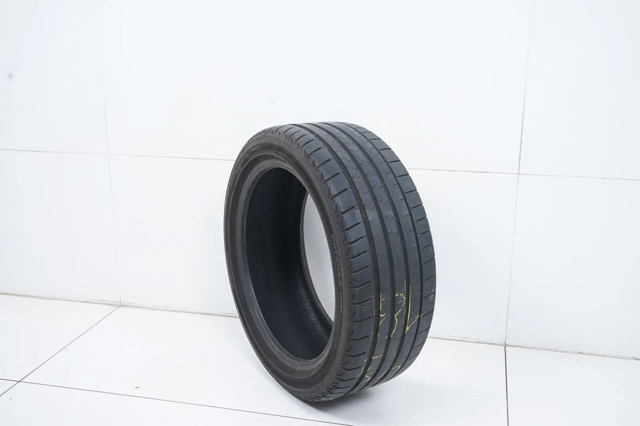 1 x Bridgestone summer tire 225 45 18 inch DOT22 approx. 5mm tread depth