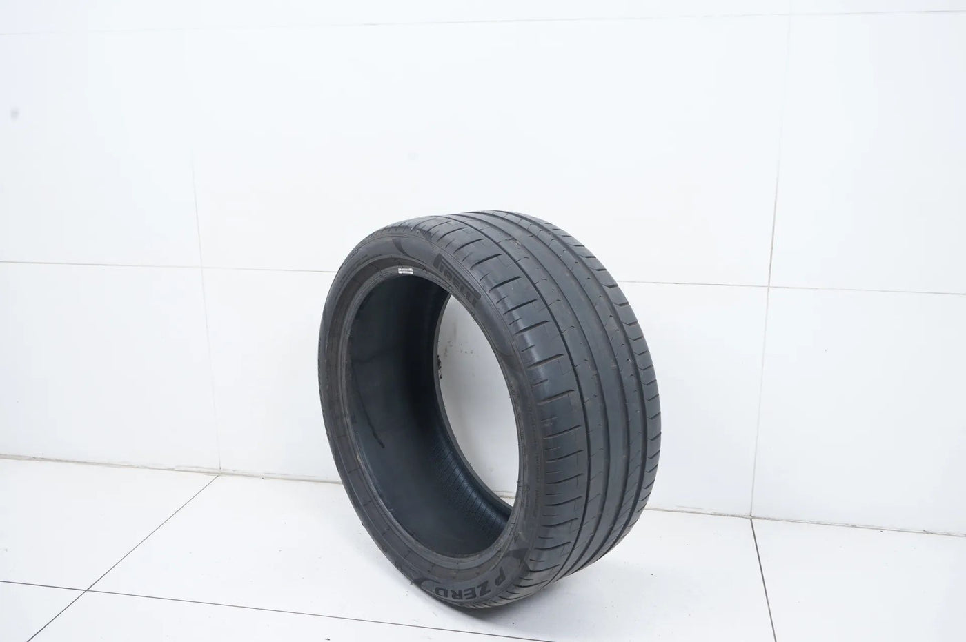 1 x Pirelli summer tire 275 35 19 inch MO DOT21 approx. 4mm tread depth