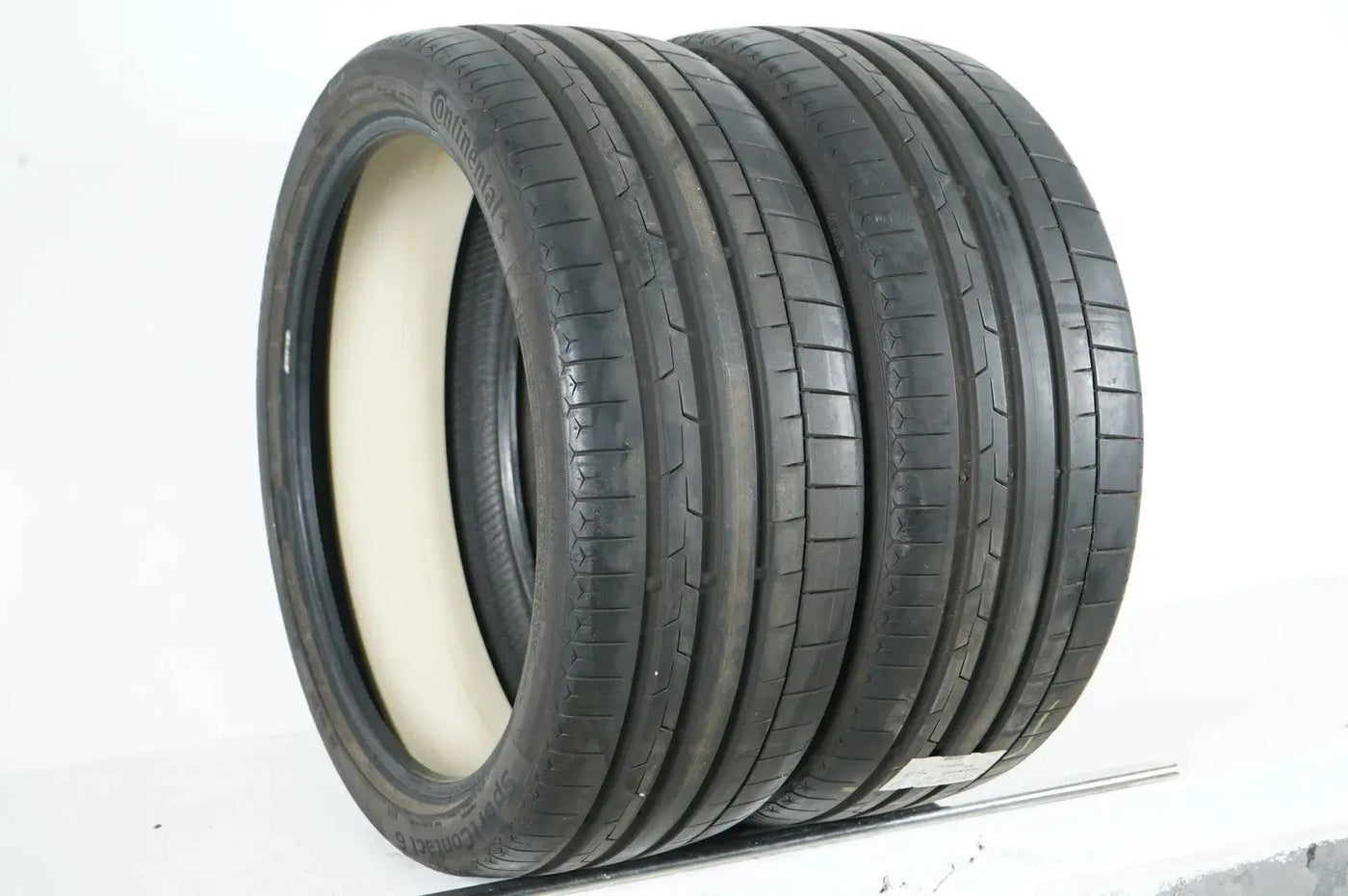 2 x Sommerreifen Continental 255 35 R21 21 Zoll DOT22 ca.6mm AO