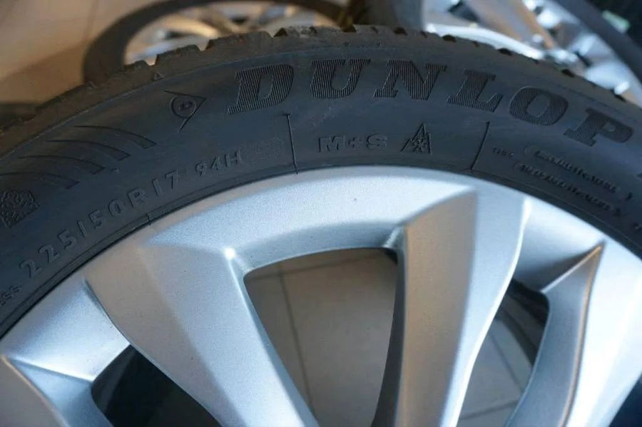 Roues d'hiver d'origine Mercedes Classe C W205 S205 Pneus d'hiver 225 50 R17 6mm RFT