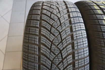 Jantes alliage d'origine BMW Série 5 G30 G31 Roues hiver Pneus hiver 245 45 R18 pouces 7mm
