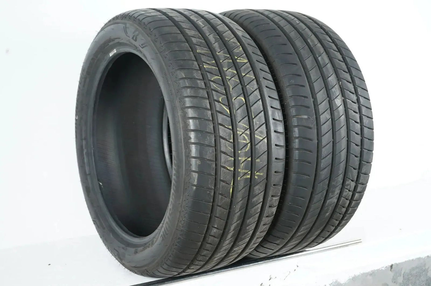 2 x Sommerreifen Bridgestone 305 40 R20 20 Zoll DOT23 ca.6mm Bmw*