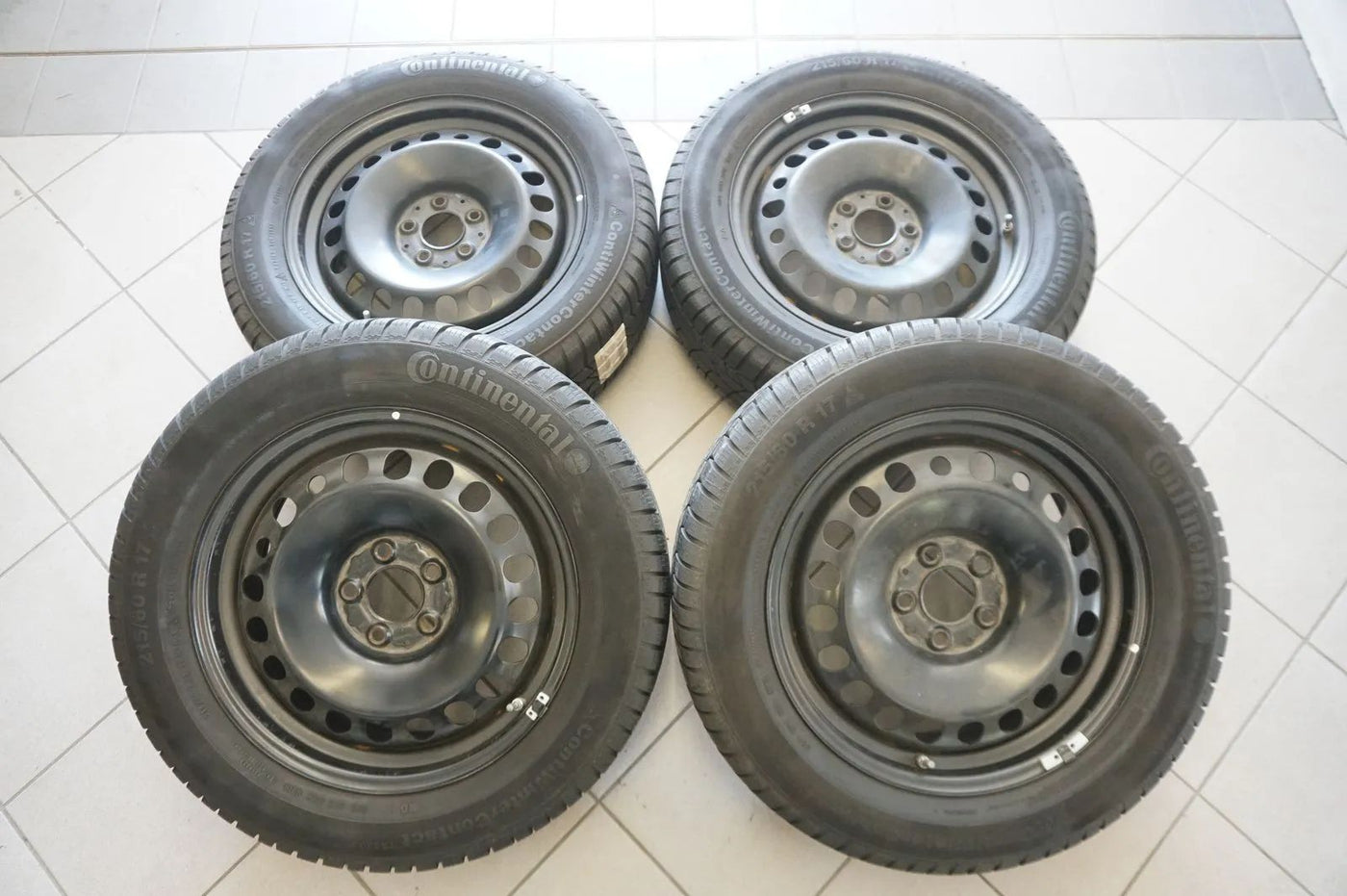 Jantes hiver d'origine Mercedes GLA X156 Pneus hiver Continental 215 60 R17 8mm