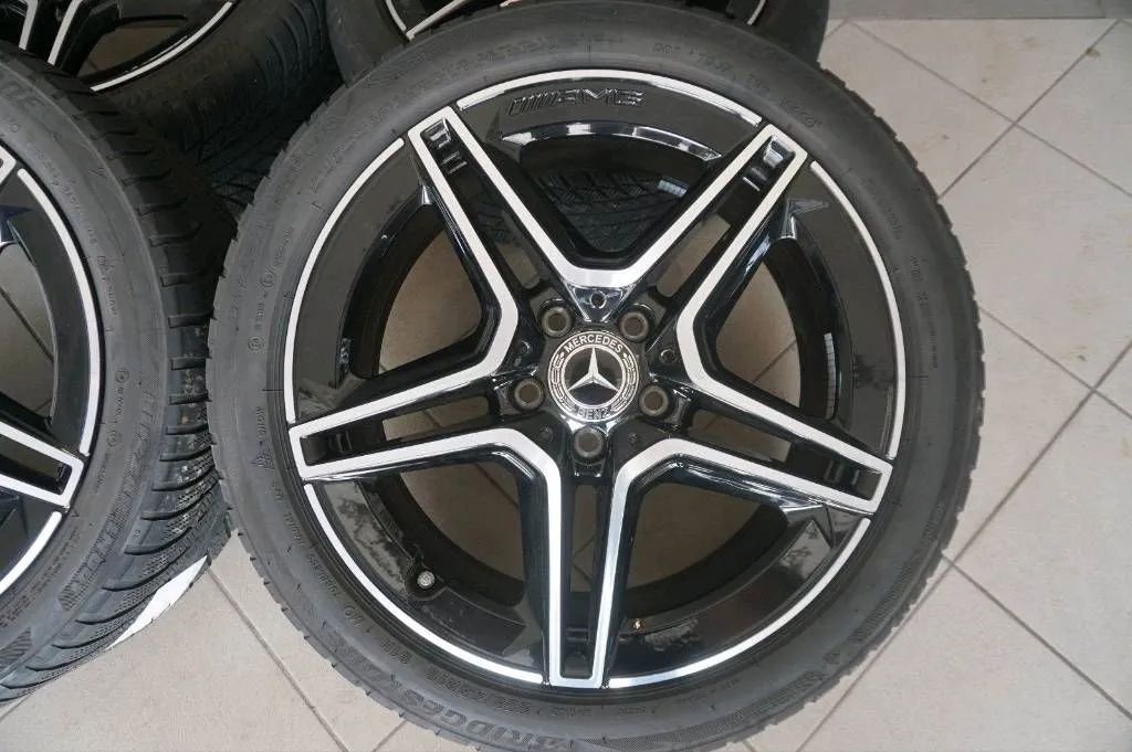 Mercedes A-Klasse W177 B-Klasse W247 CLA C118 18 Zoll AMG Alufelgen Winterreifen Detailansicht 3