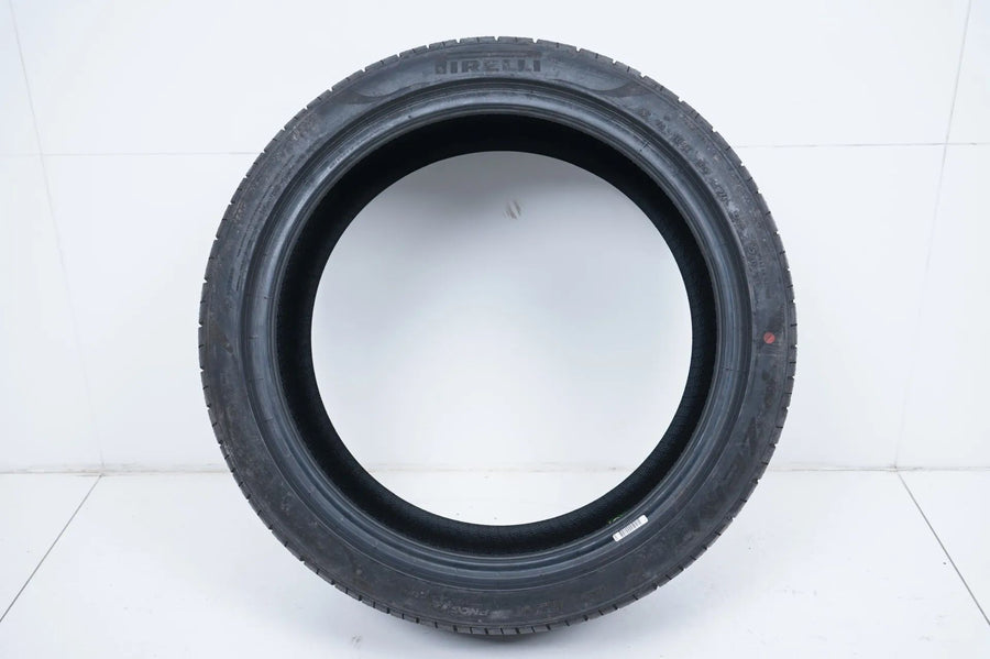 1x Demo Sommerreifen Pirelli P Zero 235 40 19 Zoll DOT21 TO Tesla