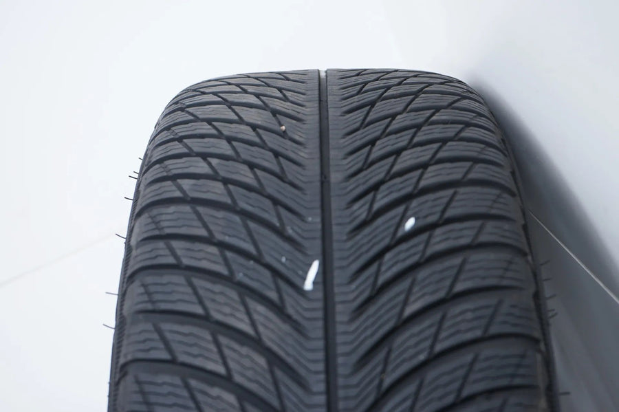 Mercedes C43 AMG W206 zimní pneumatiky zimní kola 235 45 18 palců