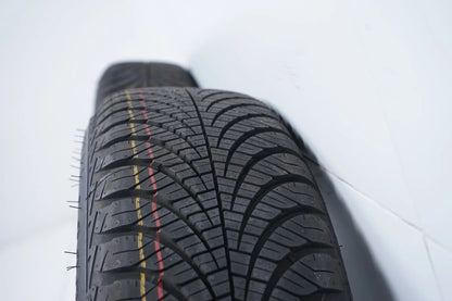 2 x Smart W453 Komplettrad Allwetterreifen 165 65 15 Zoll 7mm