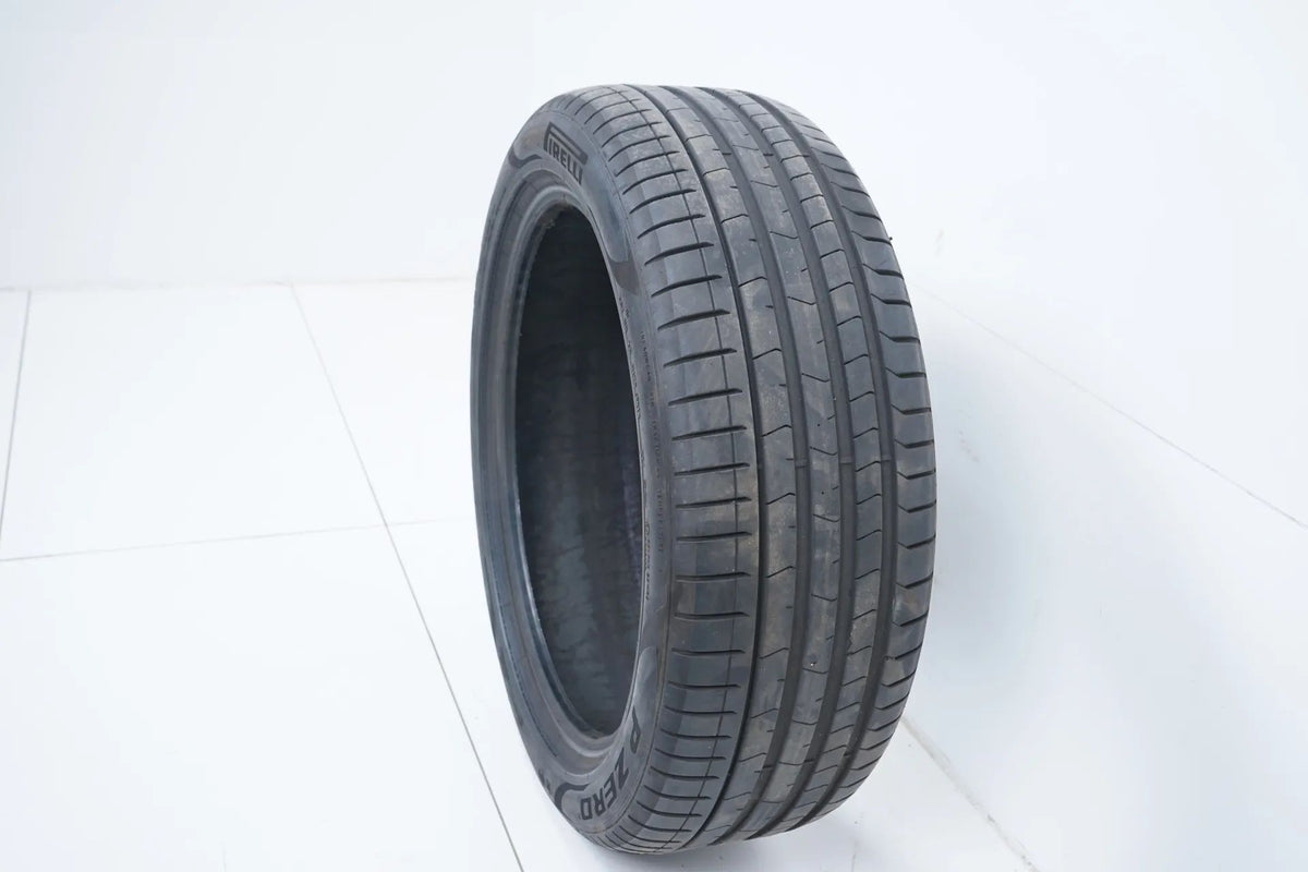 1 pneu été Pirelli DOT18 245/45/20 pouces, profondeur d'environ 6 mm, compatible BMW* RFT Vue détaillée 5