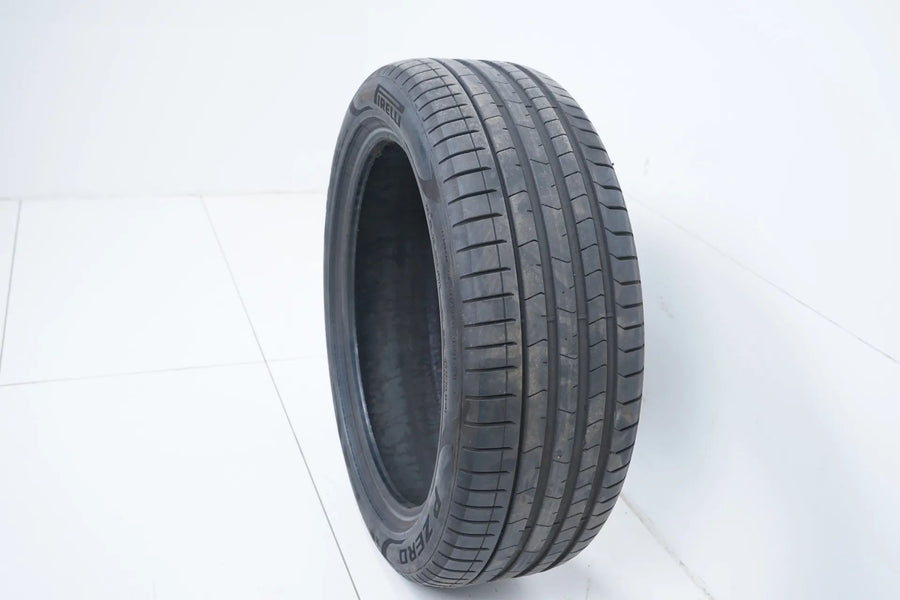 1 pneu été Pirelli DOT18 245/45/20 pouces, profondeur d'environ 6 mm, compatible BMW* RFT