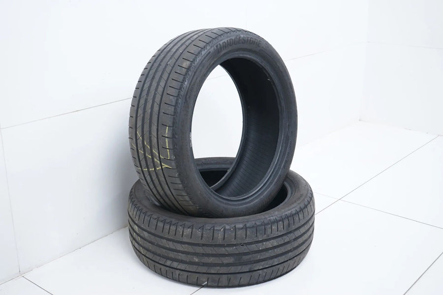 2x pneus d'été 225 45 18 pouces Bridgestone env. 4mm DOT20 Bmw*
