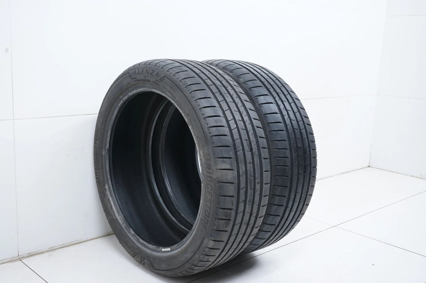 2x Bridgestone summer tires 235 45 20 inch DOT22 MO approx. 6mm tread depth