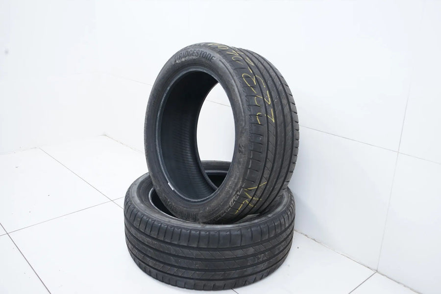 2 x Summer tires 255 45 19 inch Bridgestone DOT22/21 approx. 4mm MO