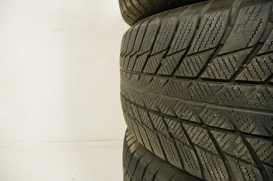 4 x Winterreifen Bridgestone 245 50 19 Zoll DOT18 Bmw* ca.5mm RFT