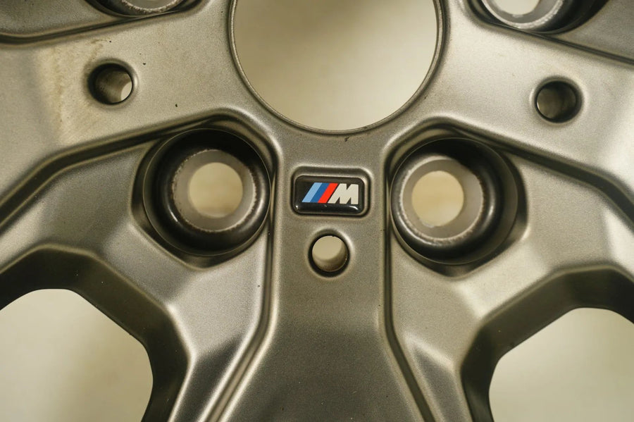 1 x hliníkový disk BMW řady 1 a 2 F40 F44 19 palců M557 8053525 8J