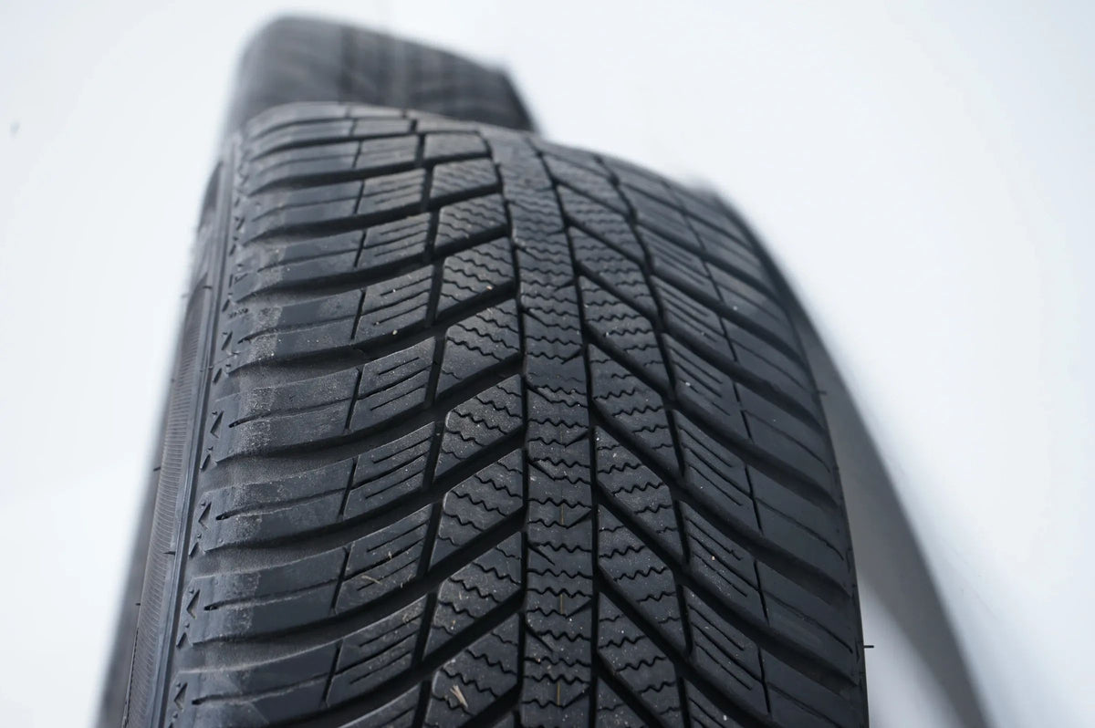 Opel Astra J Zafira Winter Wheels All-Season Tires 225 50 17 Inch Detailansicht 12