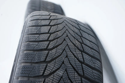 Skoda Superb 3 3V Roues d'hiver Pneus d'hiver 245 45 18 pouces 8mm
