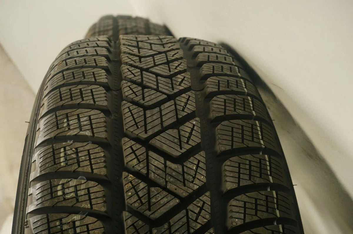 Original Mercedes GLE V167 Alufelgen Winterreifen Winterräder 235 60 R18 Detailansicht 7