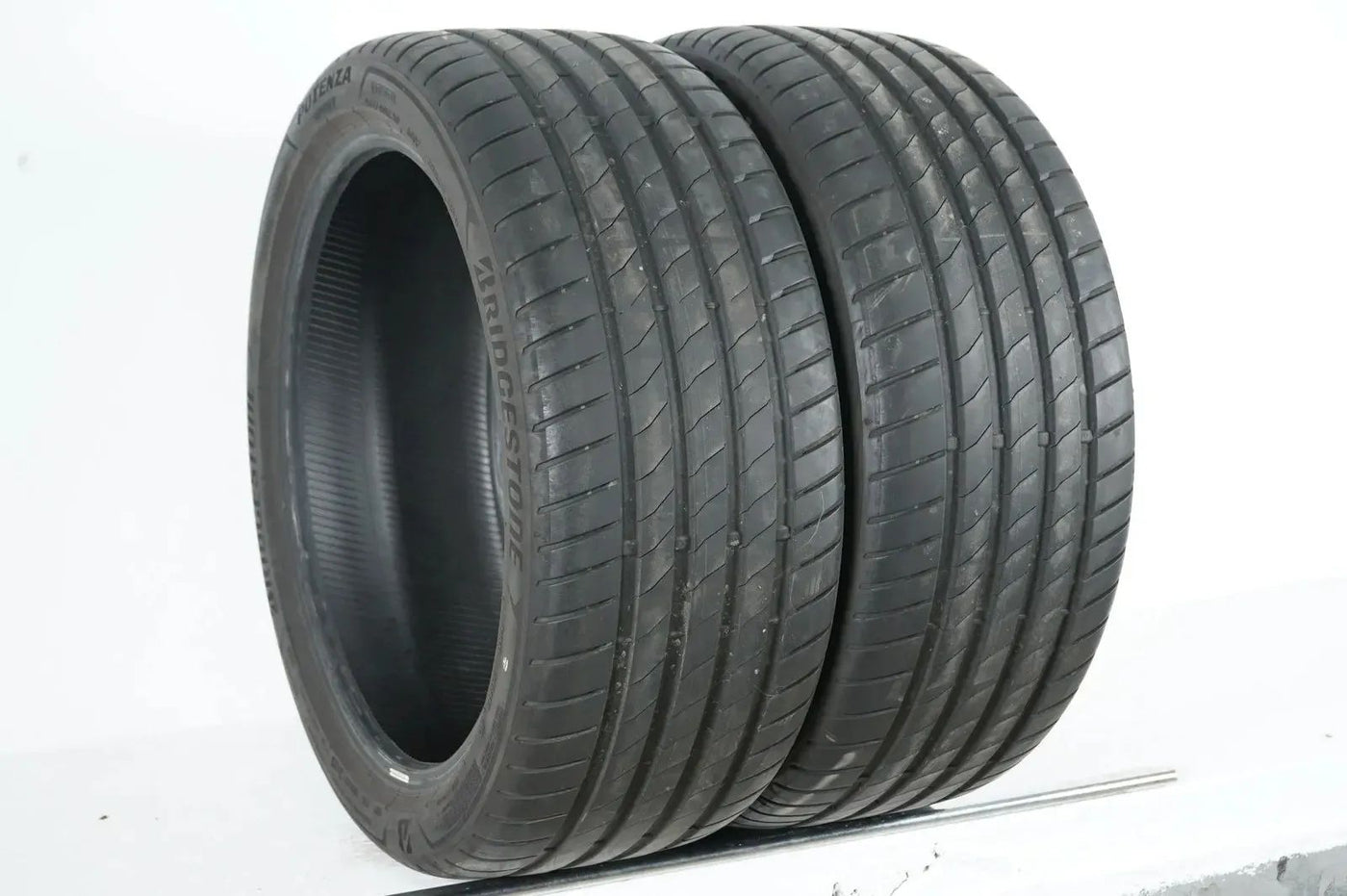 2 x Sommerreifen Bridgestone 255 40 20 Zoll DOT22 ca.5mm AO