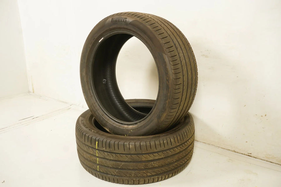 2 pneus été Pirelli DOT22 255/45/19 pouces, profondeur de sculpture d'environ 5 mm