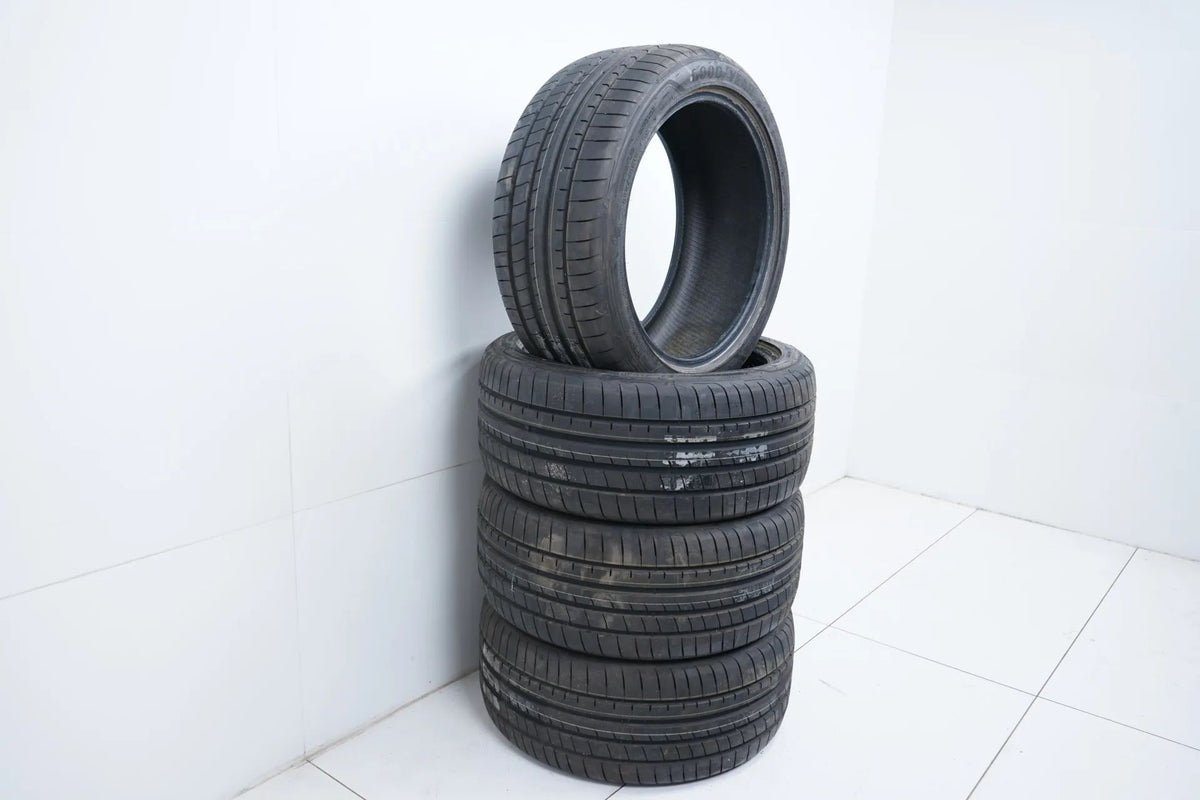 4x Goodyear summer tires 255/40 R18 DOT18 approx. 8 BMW* RFT Detailansicht 3