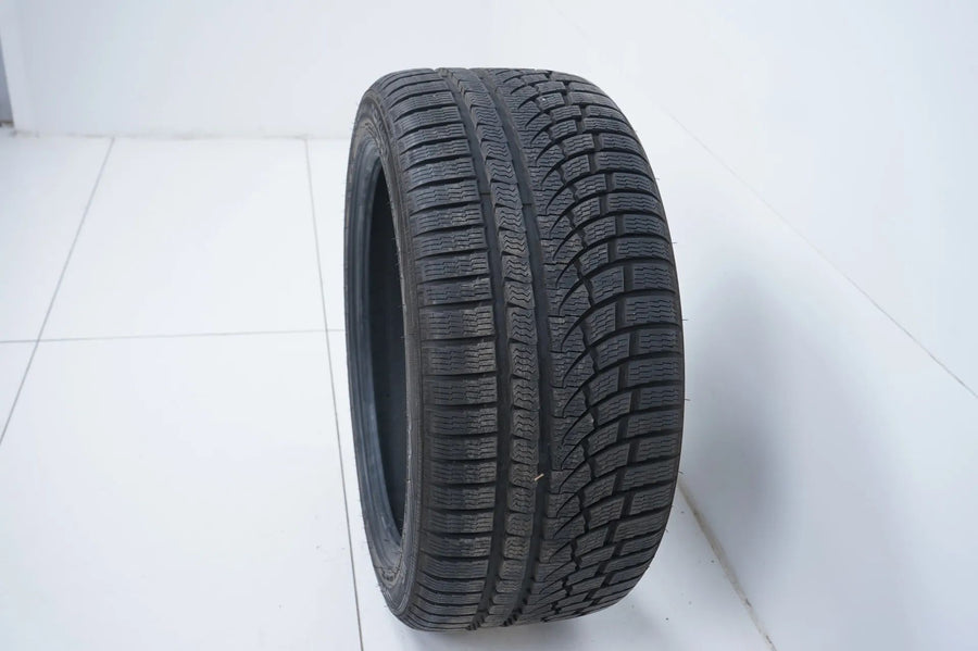 1 x Winterreifen Nokian 255 40 18 Zoll DOT19 ca.7 mm