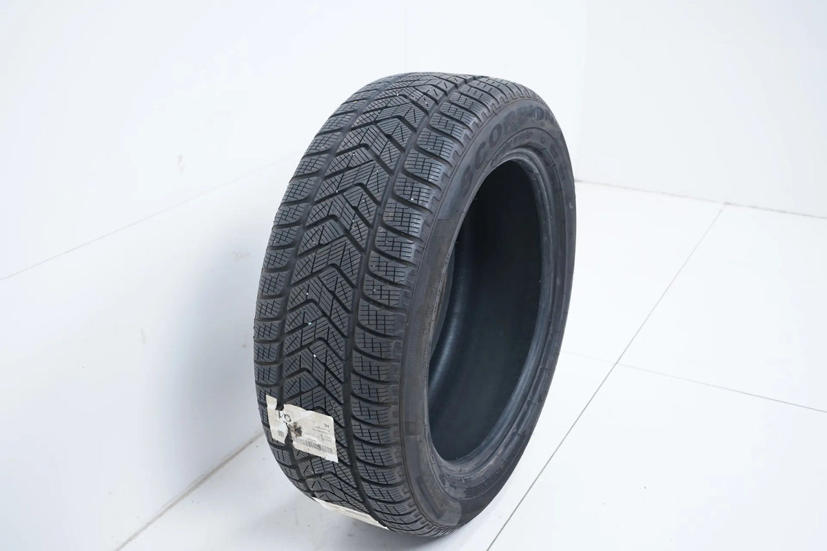 1x Pirelli winter tire 235 50 18 inch DOT17 approx. 7mm MO Detailansicht 4