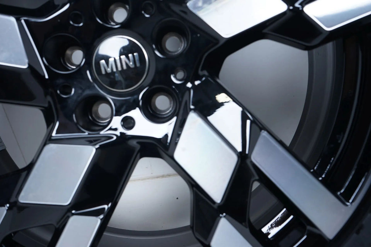 MINI Countryman U25 BMW X1 U11 Summer Wheels 245 40 20 inch Detailansicht 7