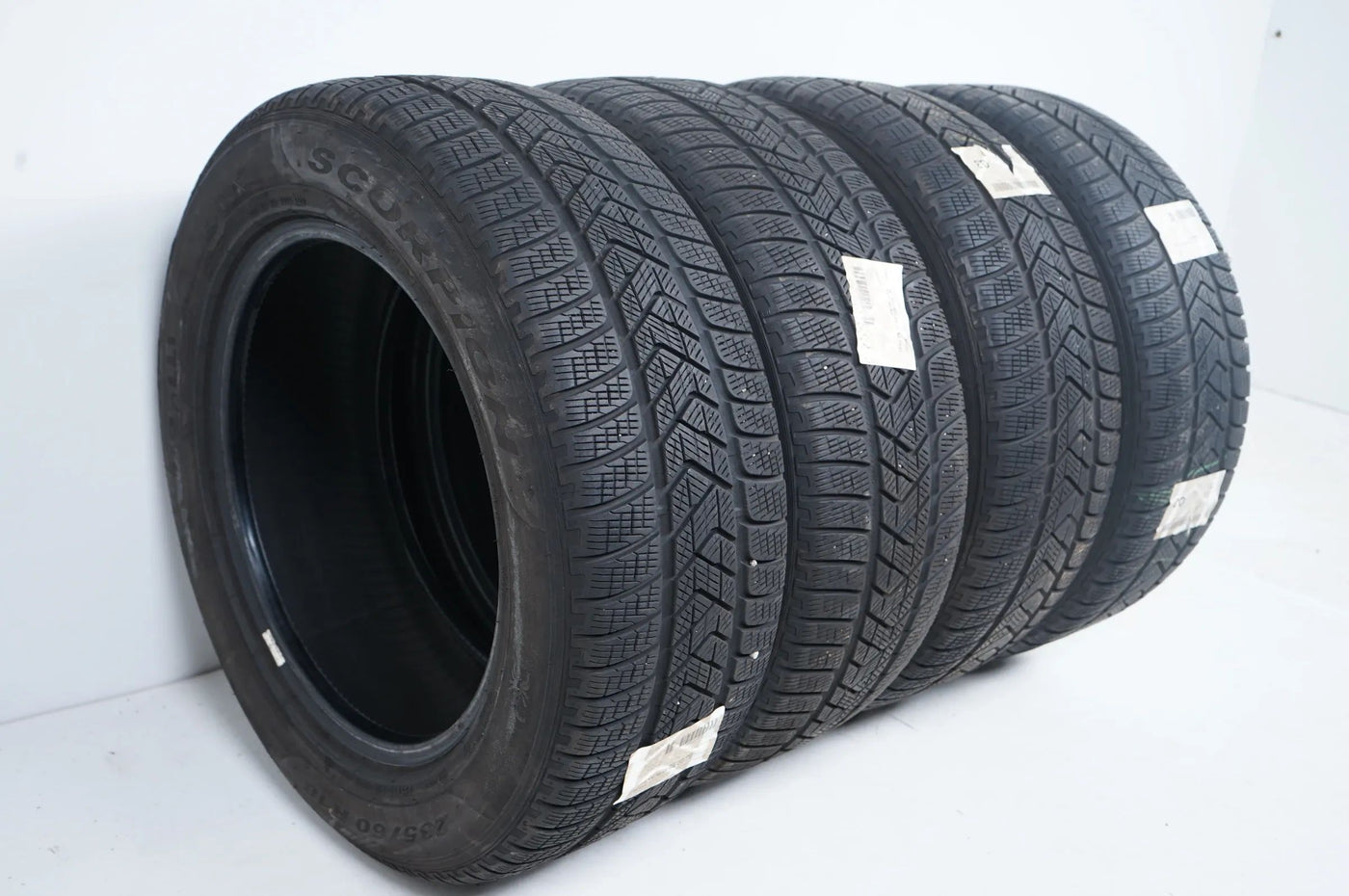 4 x Winterreifen Pirelli 235 60 18 Zoll DOT20 ca.5mm MO