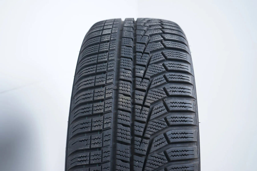 4 x Winterreifen 205 55 17 Zoll Hankook  DOT20 ca.5-6 mm MO