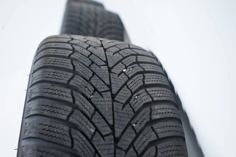 Audi A1 8X cerchi in lega ruote complete invernali pneumatici invernali 195 50 16 pollici 7 mm