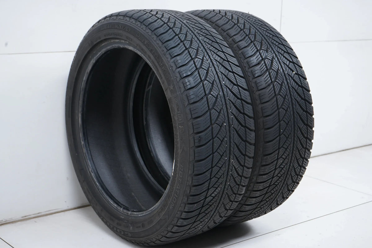2 pneus hiver Goodyear 205/50 R17 pouces DOT15, profondeur d'environ 6 mm, BMW*RFT